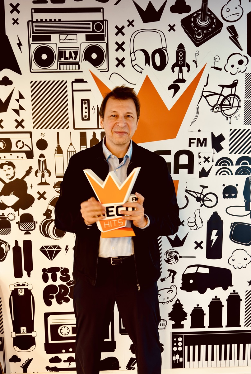 Samuel Zniber receiving the Mega FM award