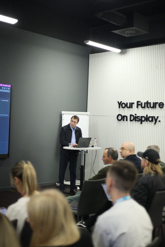 Samuel Zniber speaking to executives